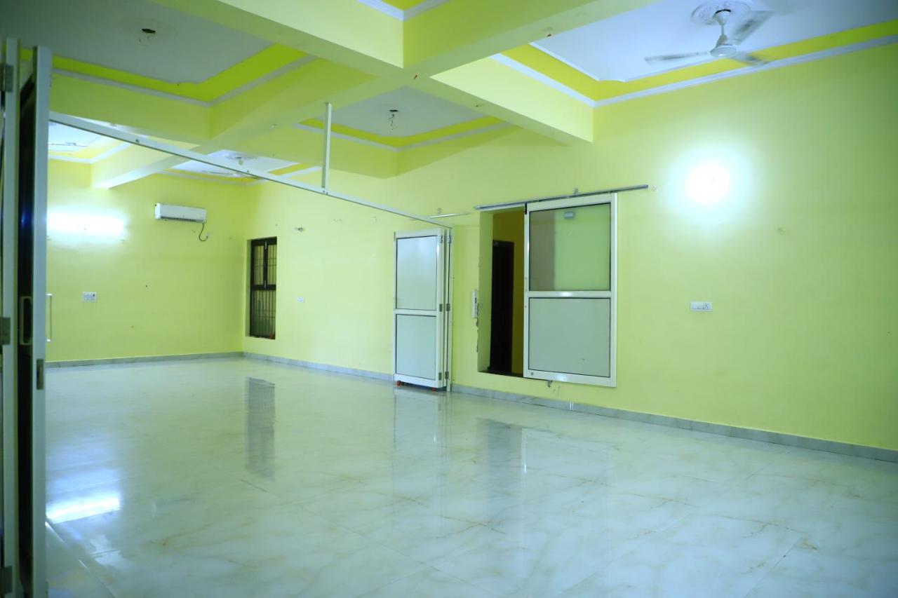 Shivraj Homestay Mathura Exterior photo